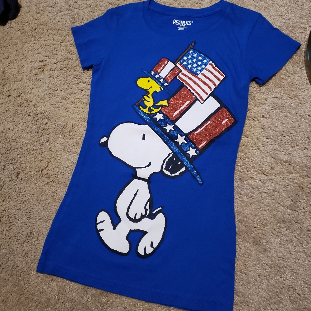 2 🇺🇲 Snoopy shirts
